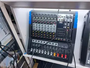 Mackie Powered Mixer 8 Channels