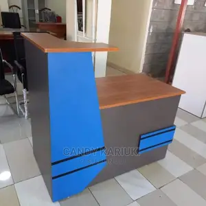Spacious 1.4m Reception Desk