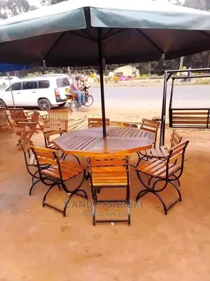 8 Seater Garden Table Set Plus an Umbrella