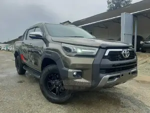 Toyota Hilux 2016 Gray