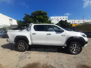 Toyota Hilux 2016 White
