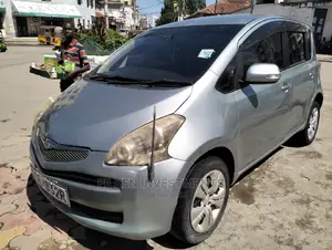 Toyota Ractis 1.5 FWD 2008 Silver