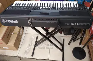 Yamaha SX 600 Keyboard and Keyboard Stand
