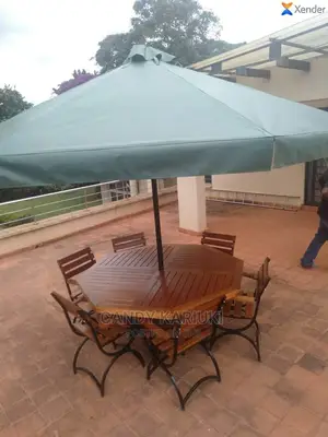 Spacious Outdoor Set(6 Chairs, a Table and an Umbrella)