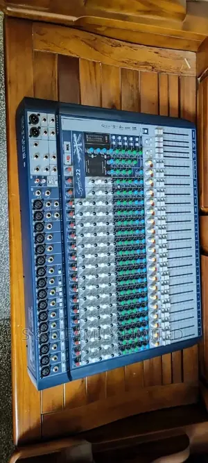Soundcraft Signature 22
