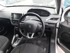 Peugeot 208 2019 White