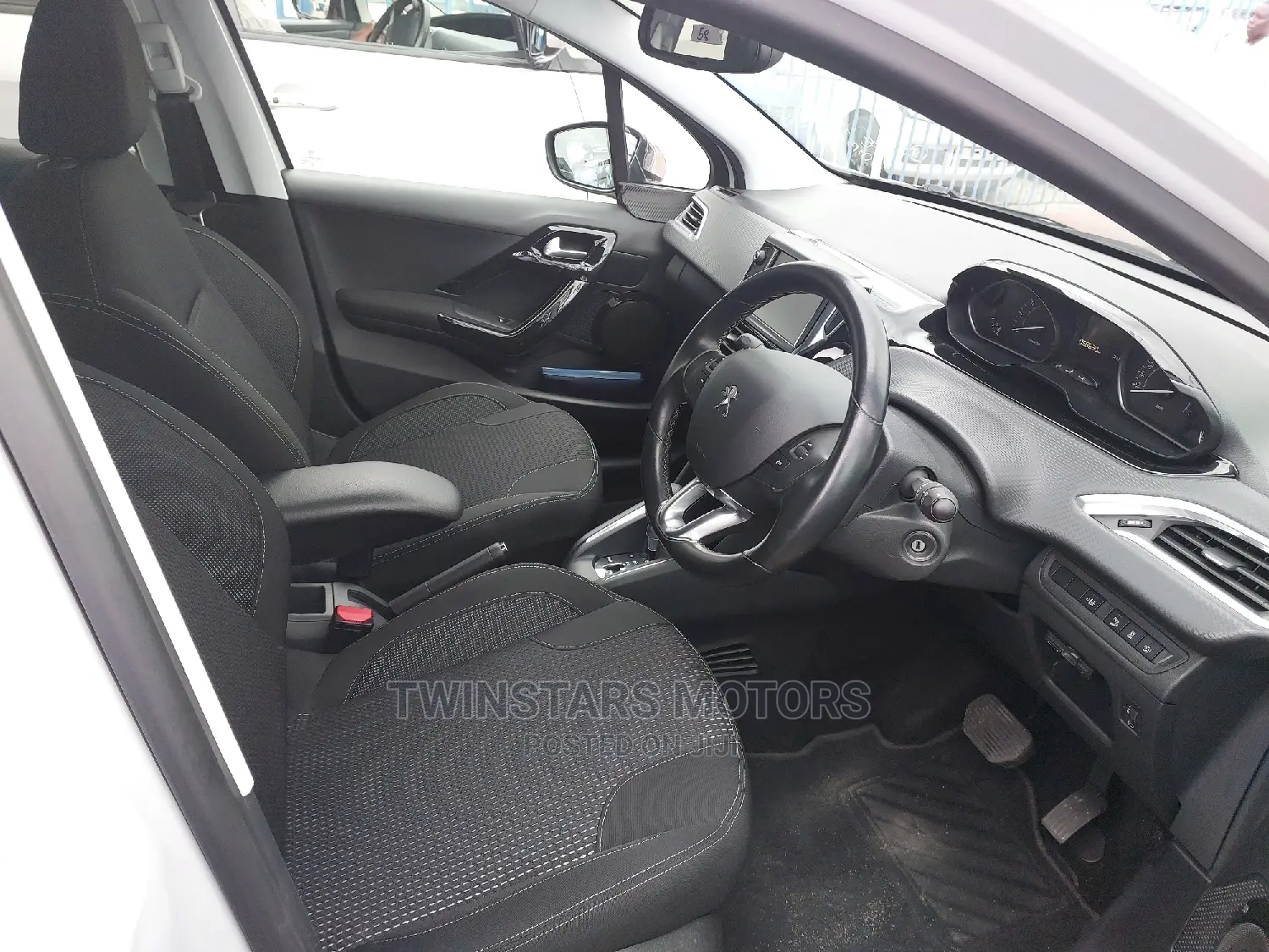 Peugeot 208 2019 White