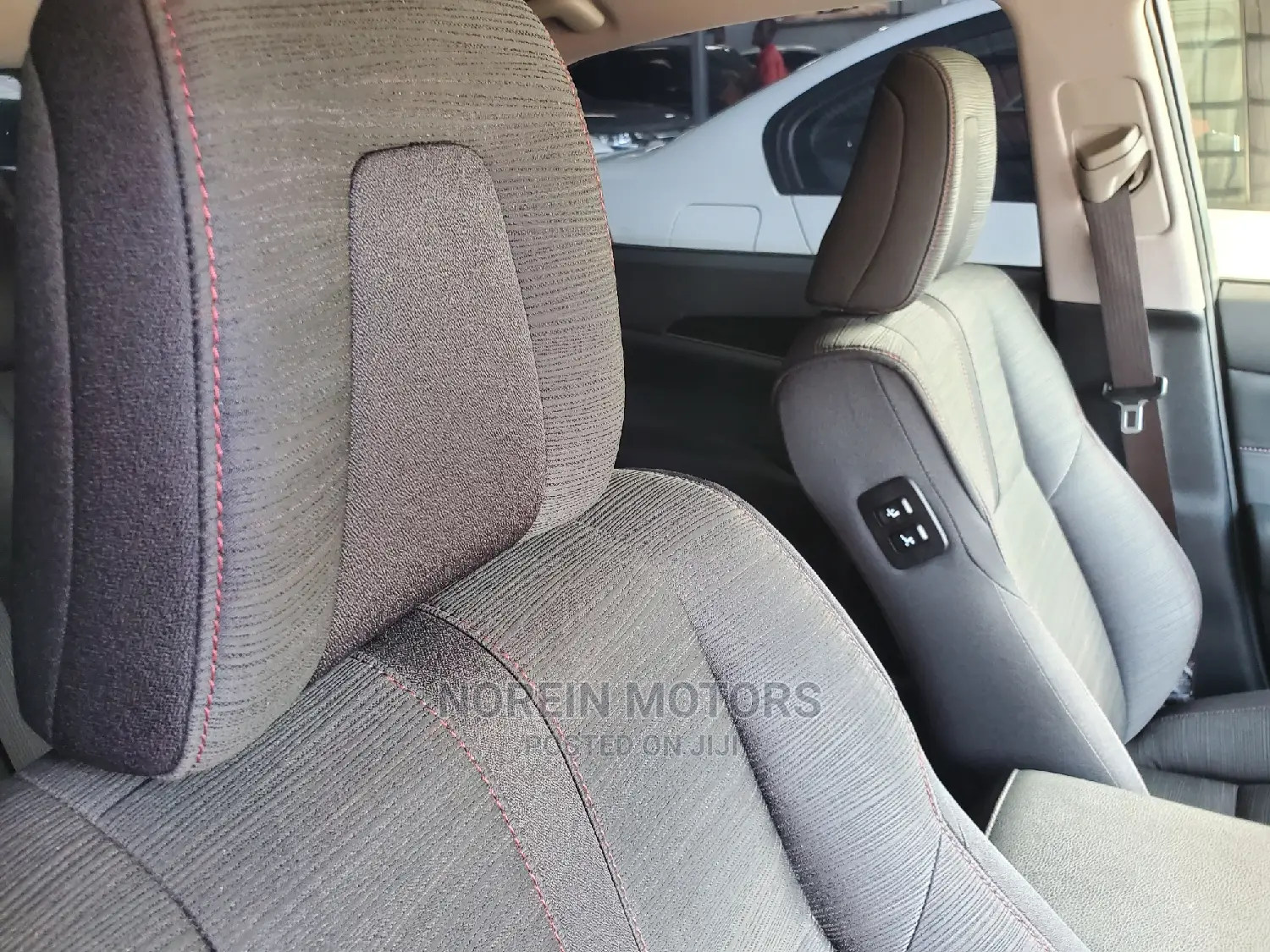 Toyota Crown 2016 Off white