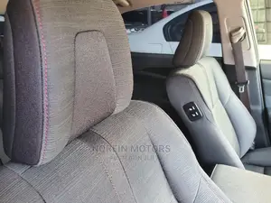 Toyota Crown 2016 Off white