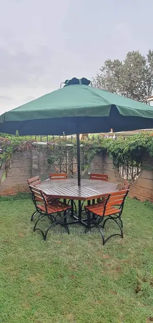 6 Seater Garden Set With an Umbrella