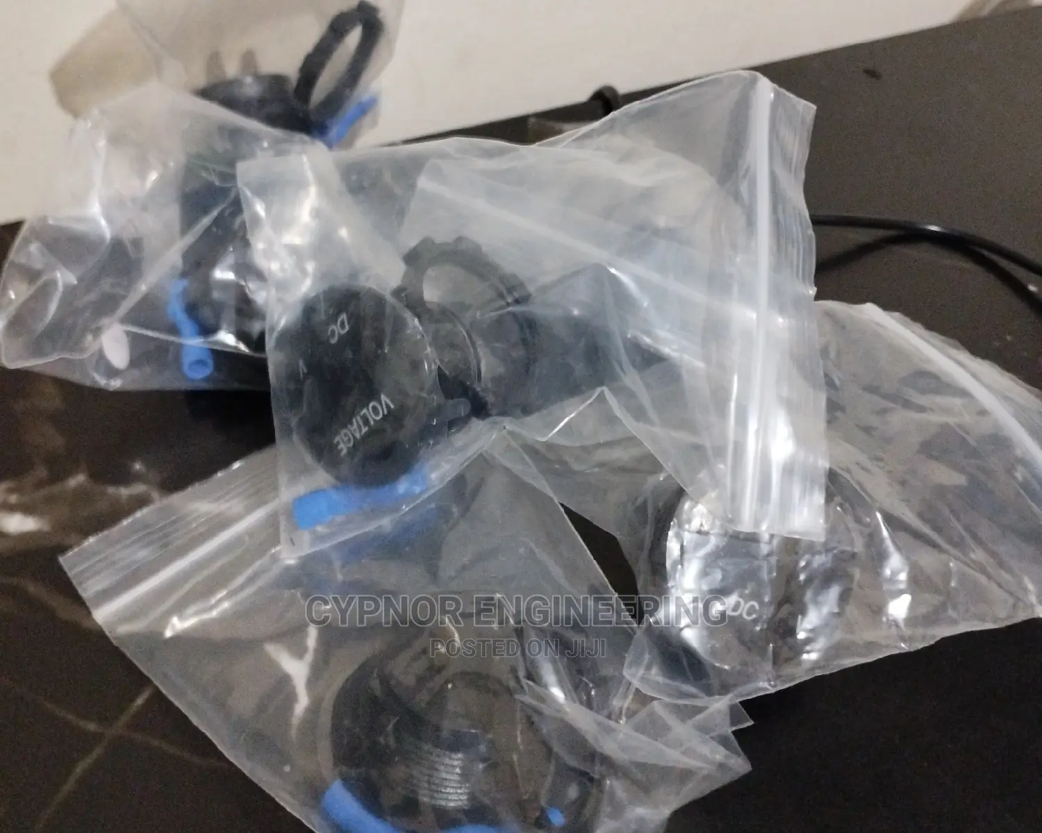 Blue 12v Voltmeter