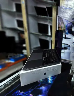 New Laptop Apple MacBook Air 8GB Apple M1 Max SSD 512GB