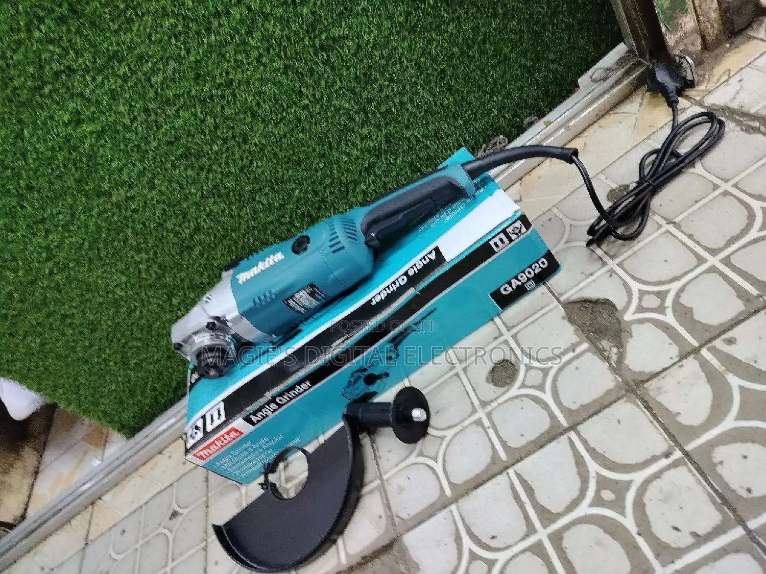 Makita "9" Grinder