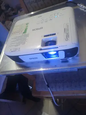 Powerful-Projector-Hire for Office Meeting.