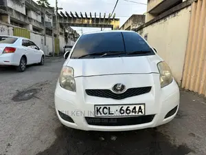 Toyota Vitz 1.3 FWD 5dr 2009 White