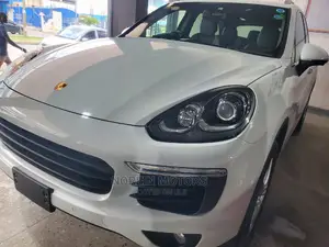 Porsche Cayenne 2017 White
