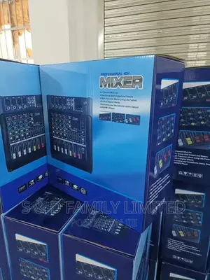 Professional 4 Channels Powered Mixer