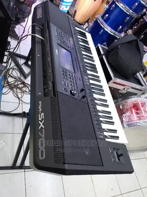 Yamaha PSR -700 Keyboard