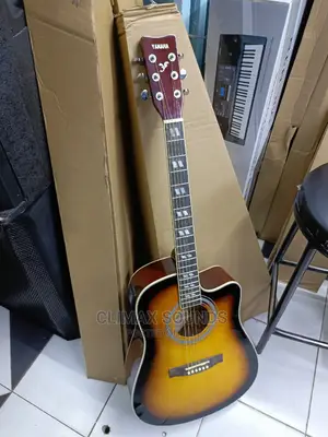 Semi Acoustic Yamaha Hqlty