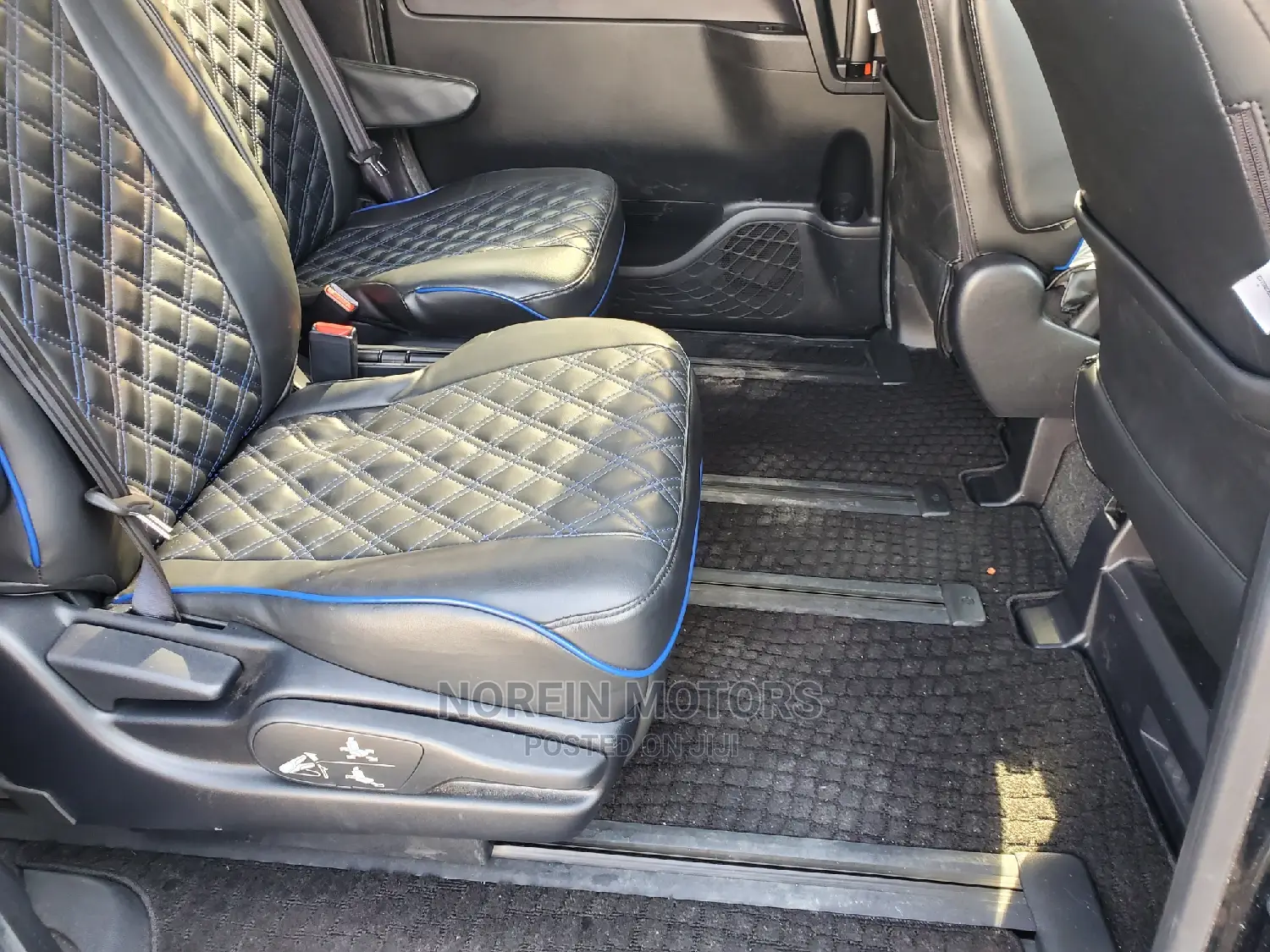 Toyota Voxy 2016 Blue