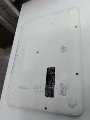 Laptop Clevo W370 4GB Intel Celeron SSD 32GB