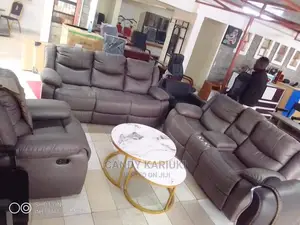 Spacious 6 Seater Recliner Sofa Set