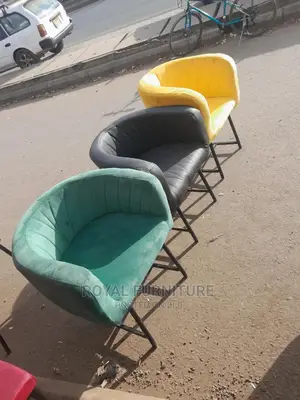 Pedicure Waiting Seats