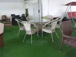 Spacious Garden Set Plus Umbrella