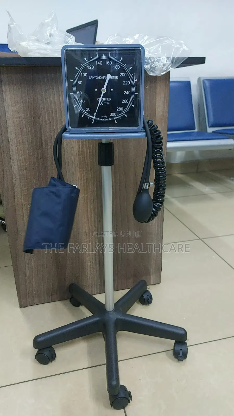 Aneroid Sphygmomanometer With Stand