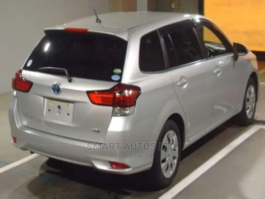 Toyota Corolla Fielder 2016 Silver