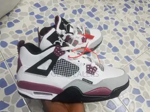 Jordan 4 Paris