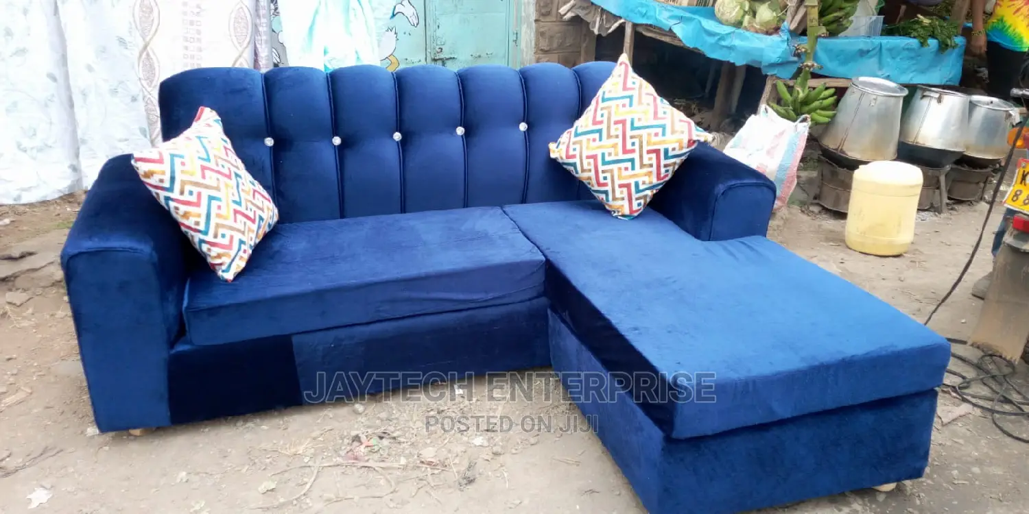 4 Seater L-Shaped Sofa.