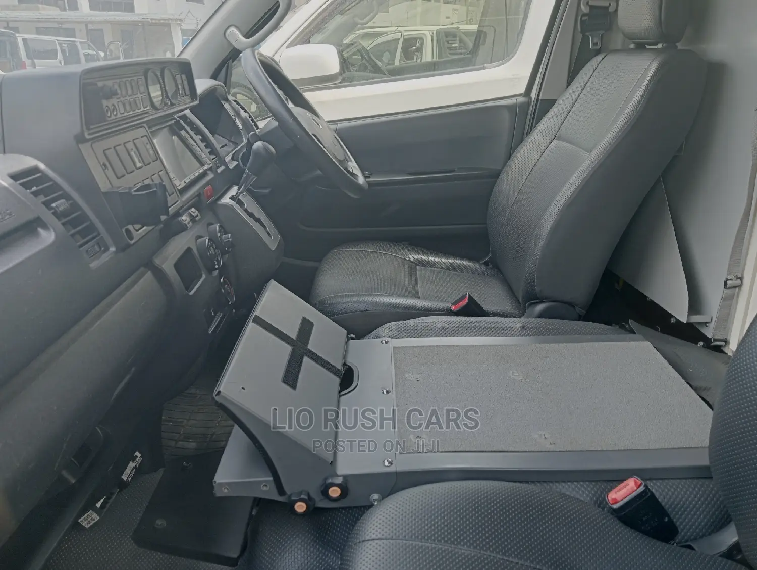 Toyota HiAce 2018 White