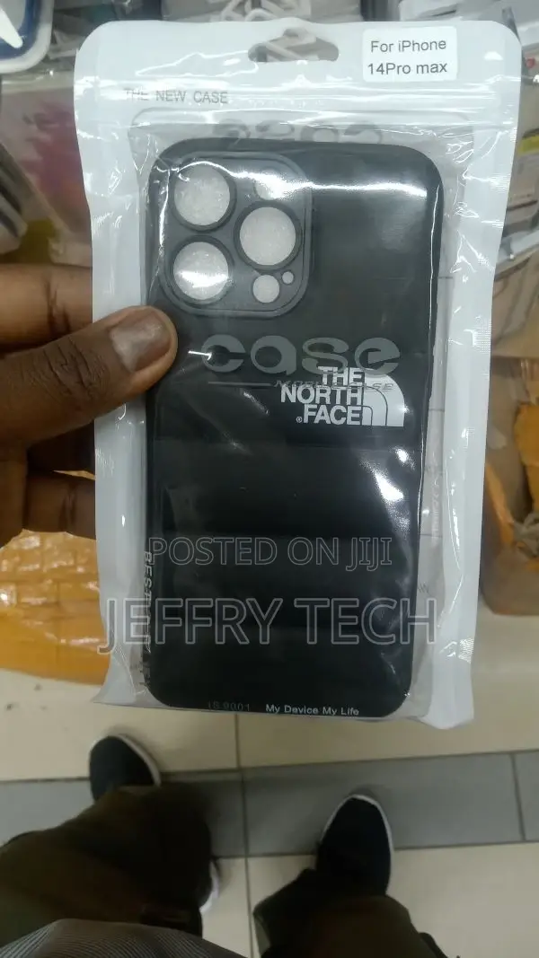 iPhone 14 Pro Max Northface Puffer Case (Black)