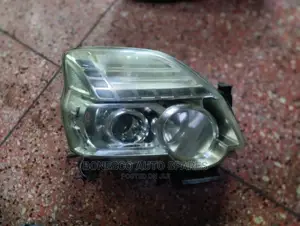 Nissan X-Trail NT-31 Right Nonxenon Headlight