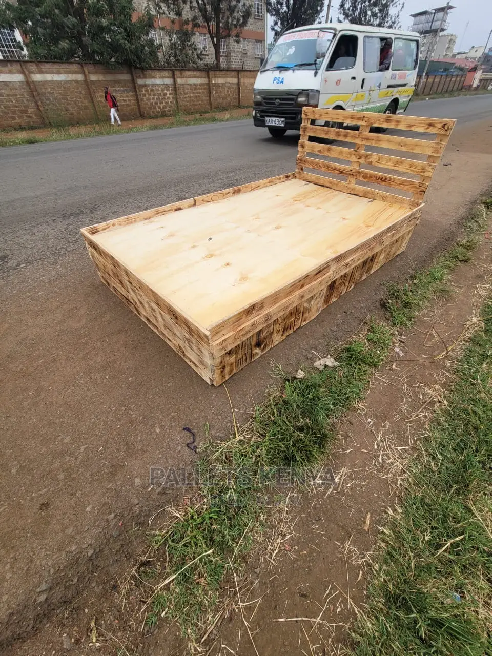 Pallet Bed- Detachable (4*6).