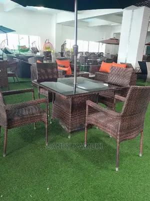 Spacious 4 Seater Garden Set Plus Umbrella