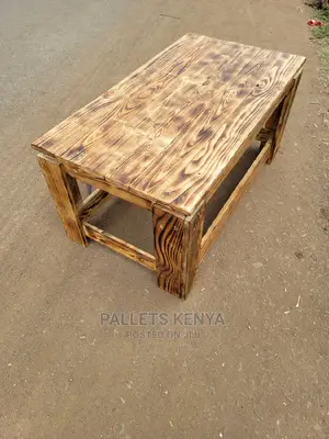 Pallet Table- Tit