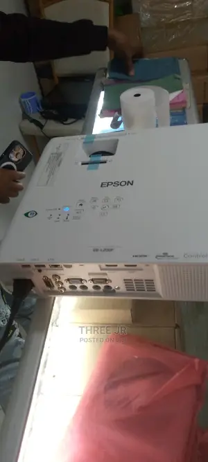 Sharp Images With Epson EB L200F
