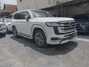 Toyota Land Cruiser 2022 White