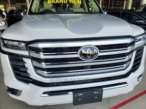 Toyota Land Cruiser 2023 Off white