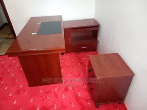Executive Important Office Desk 1.6 MTRS