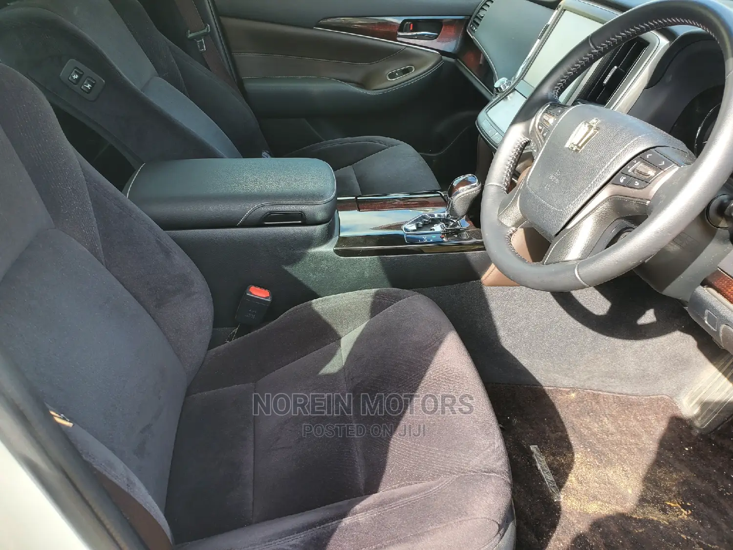 Toyota Crown 2016 Pearl