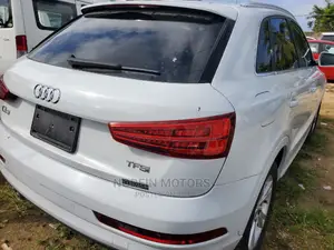Audi Q3 2016 Off white