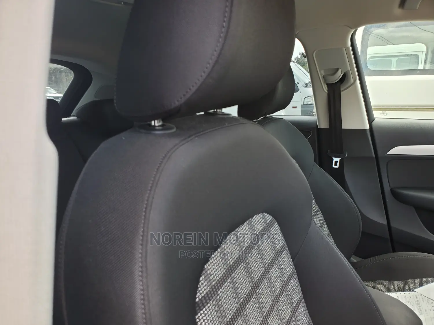 Audi Q3 2016 Off white