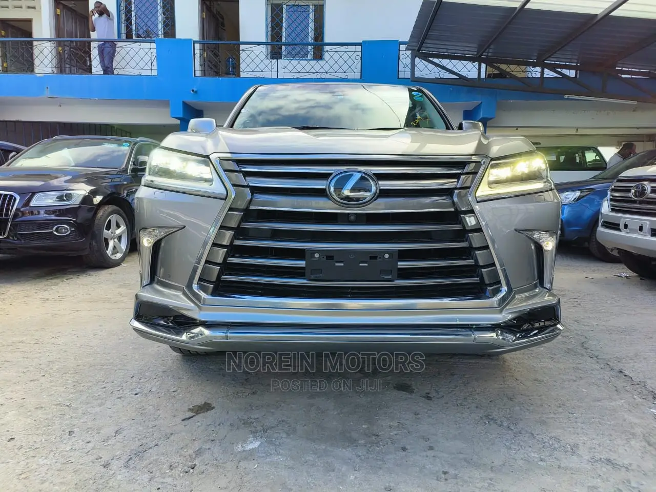 Lexus LX 2017 Gold