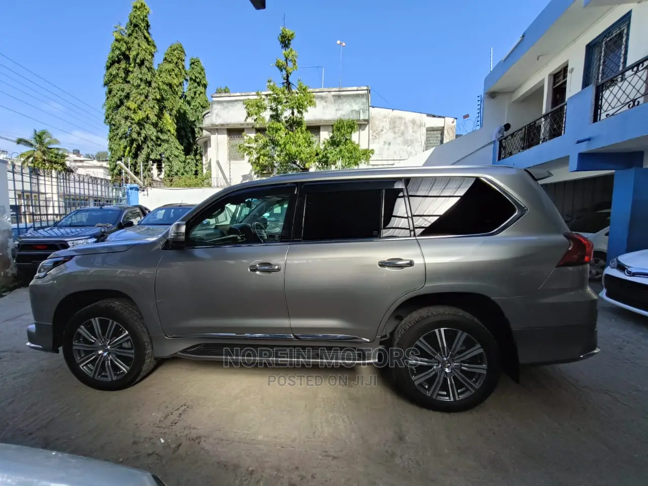 Lexus LX 2017 Gold