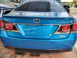 Toyota Crown 2017 Blue