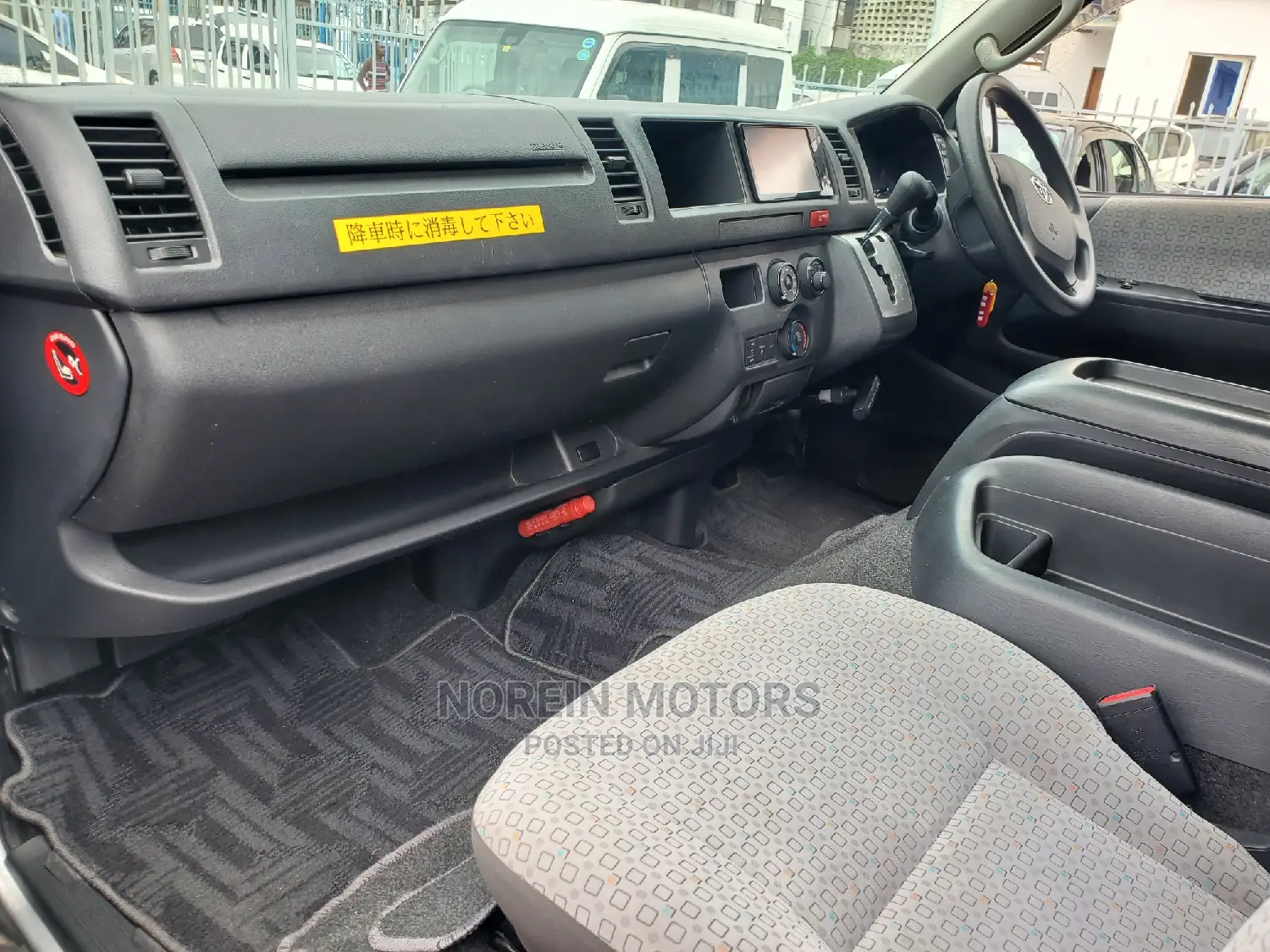 Toyota HiAce 2018 Silver