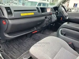 Toyota HiAce 2018 Silver